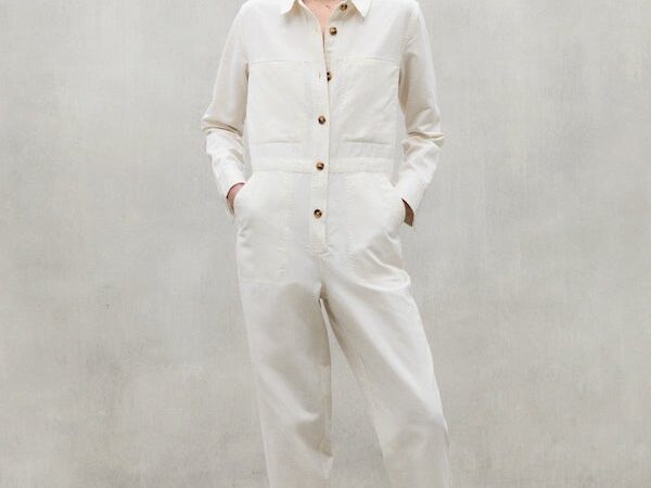 jumpsuit mujer blanco roto de tendencia de ecoalf detalle botones