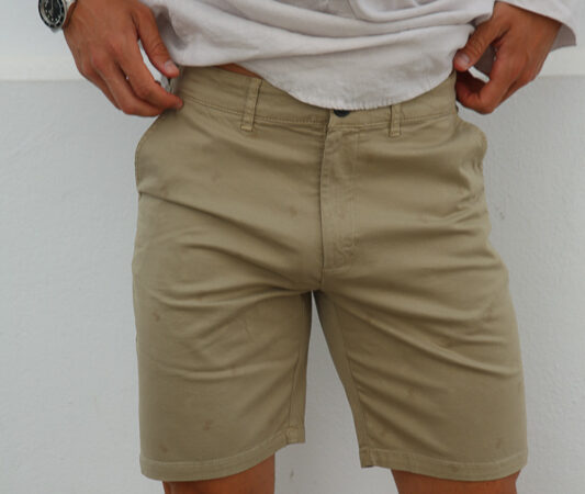 bermuda chino beige hombre elegante y clásico