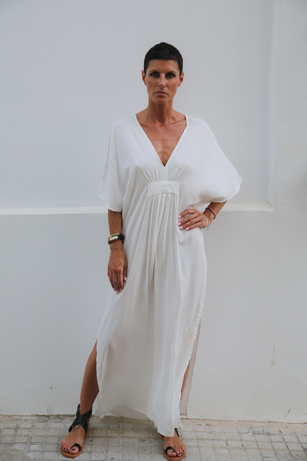 caftán blanco estilo vestido boho style en tendencia de la marca utopia tarifa