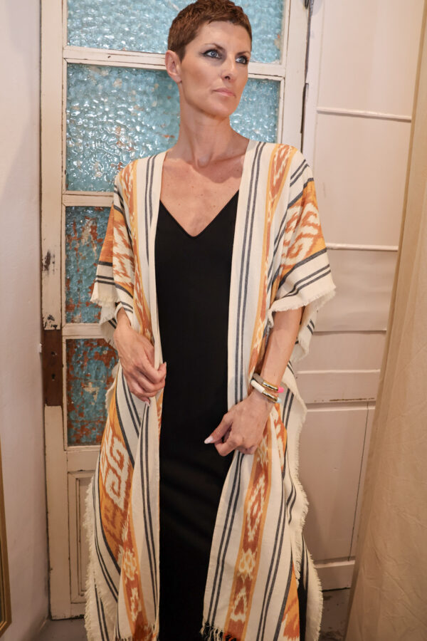 Poncho Naranja, gris y blanco